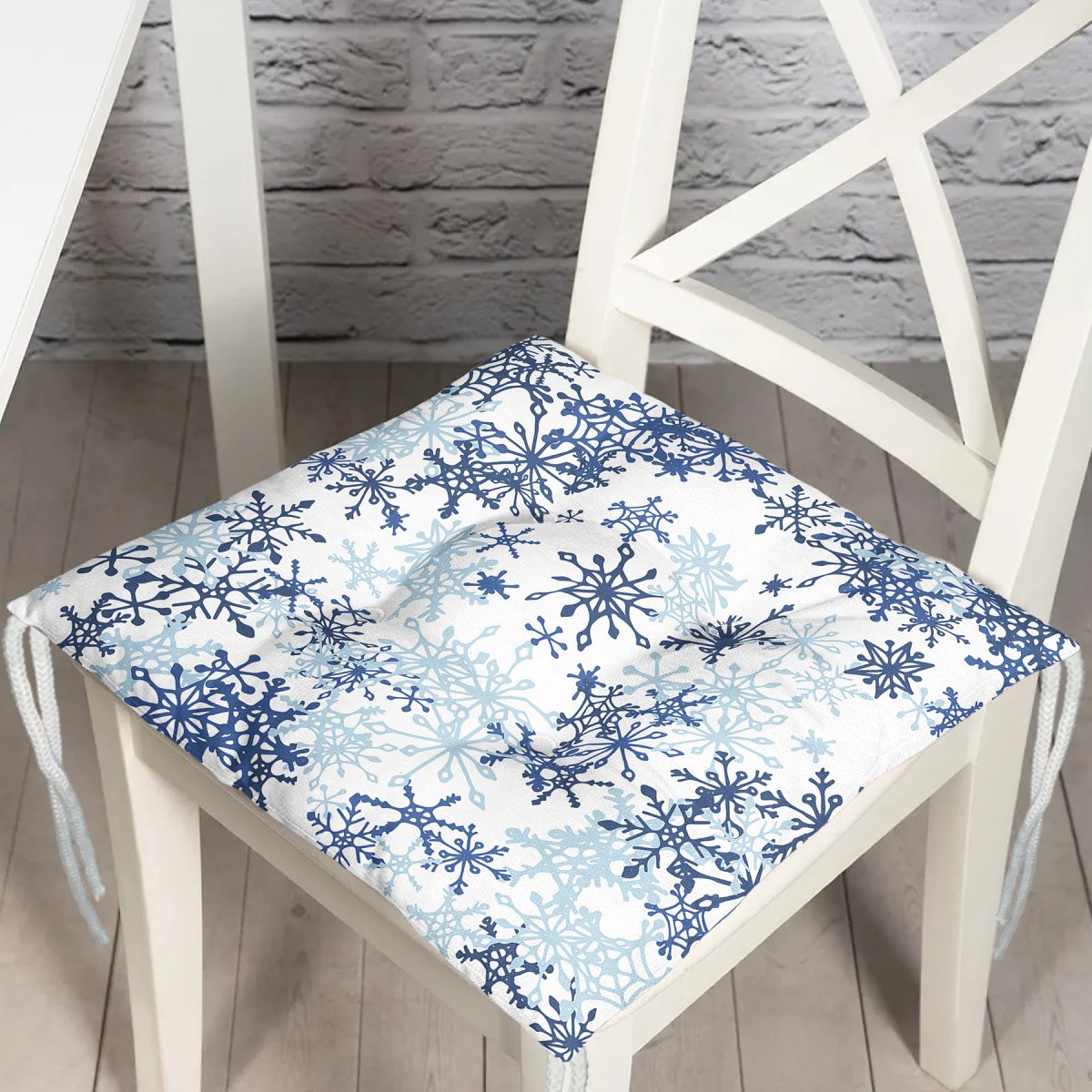 Beyaz Zeminde Mavi Kristal Ve Yıldız Motifli Özel Tasarım Modern Pofuduk Sandalye Minderi Realhomes