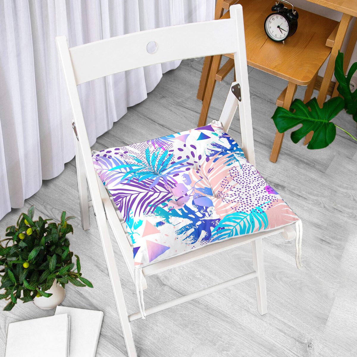 Beyaz Zemind Renkli Ananas Yaprakları Desenli Dijital Baskılı Modern Pofuduk Sandalye Minderi Realhomes