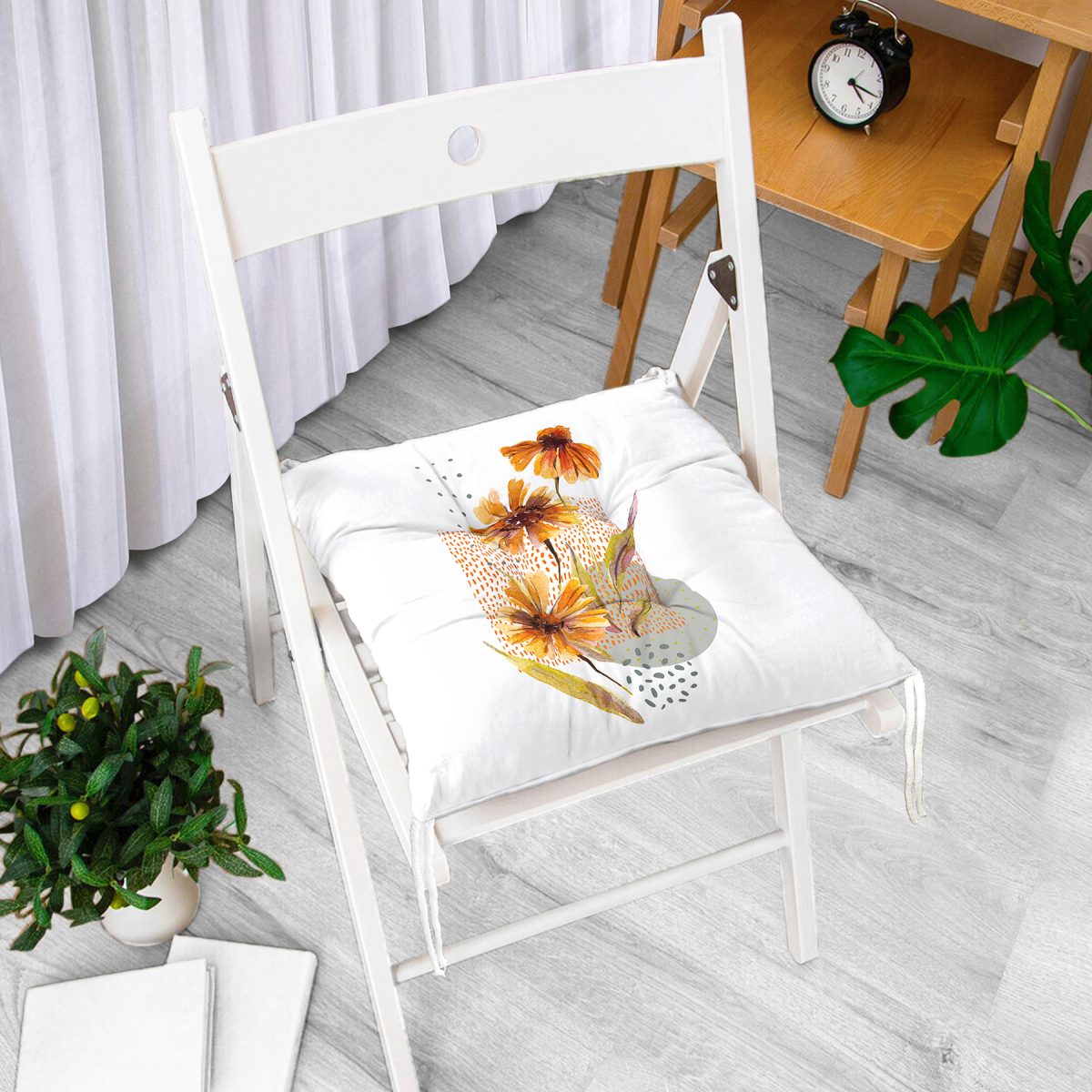 Beyaz Zemin Üzerinde Kurumuş Çiçek Motifli Modern Pofuduk Sandalye Minderi Realhomes