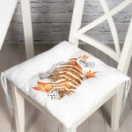 - P5281-Gorsel - Realhomes Beyaz Mermer Zemin Üzerinde Sonbahar Kurumuş Yaprak Desenli Pofuduk Sandalye Minderi Realhomes