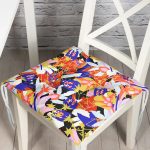 - P5294-Gorsel - Realhomes Siyah Zeminde Soyut Geometrik Çizimli Dekoratif Modern Pofuduk Sandalye Minderi Realhomes