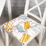 - P5300-Gorsel - Realhomes Beyaz Zeminde Sulu Boya Pembe Yan Çizgi Motifli Pofuduk Sandalye Minderi Realhomes