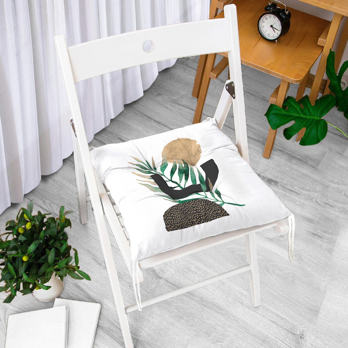 Beyaz Zemin Üzerinde Soyut Yaprak Çizimli Dekoratif Pofuduk Sandalye Minderi Realhomes