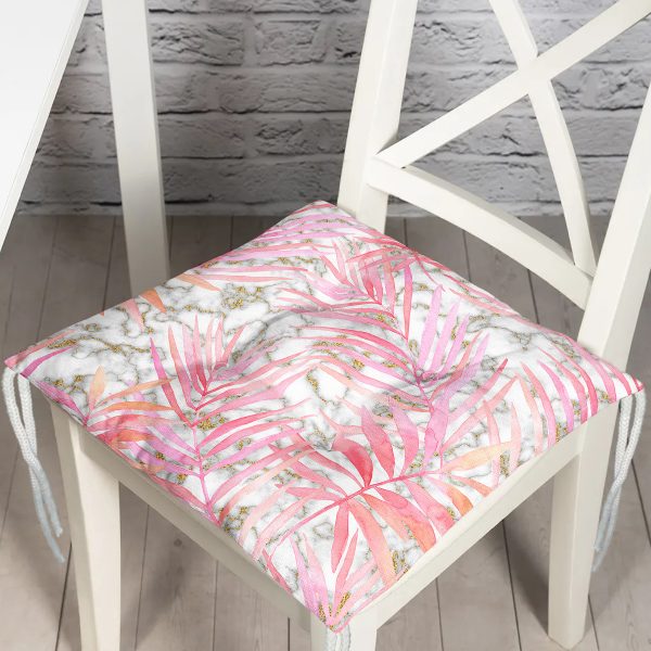 - P5311-Gorsel - Realhomes  Mermer Zemin Üzerinde Gold Aytıntı Temalı Pembe Tropik Yaprak Desenli Pofuduk Sandalye Minderi Realhomes