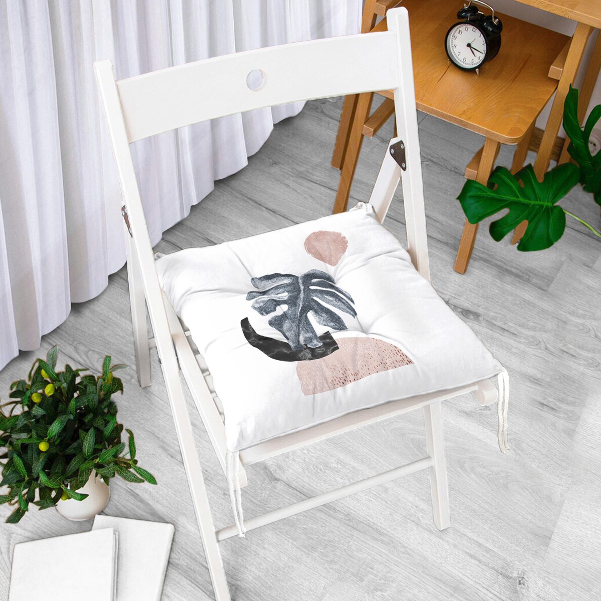 Beyaz Zeminde Tropik Yaprak Desen Dijital Baskılı Pofuduk Sandalye Minderi Realhomes