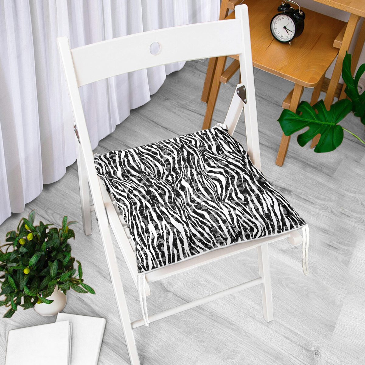 Zebra Desenli Özel Tasarım Dekoratif Pofuduk Sandalye Minderi Realhomes