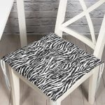 - P5325-Gorsel - Realhomes Zebra Desenli Özel Tasarım Dekoratif Pofuduk Sandalye Minderi Realhomes