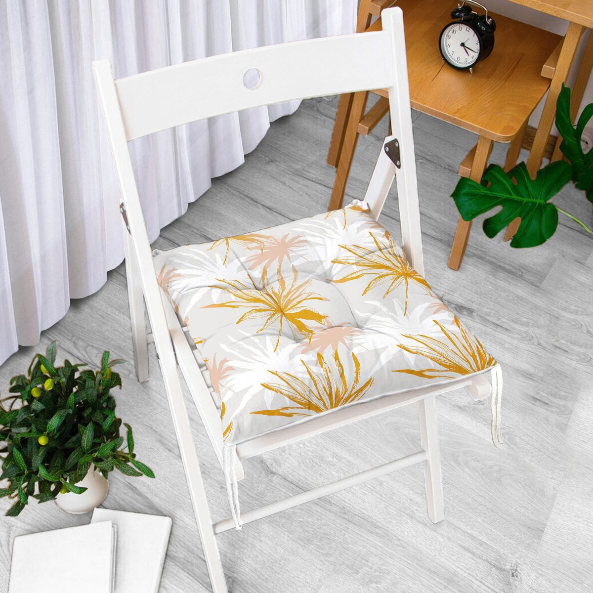 Beyaz Ve Gold Yaprak Desenli Özel Tasarım Modern Pofuduk Sandalye Minderi Realhomes