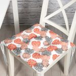 - P5359-Gorsel - Realhomes  Beyaz Zemin Üzerinde Pembe Noktalı Tropik Yaprak Desenli Pofuduk Sandalye Minderi Realhomes