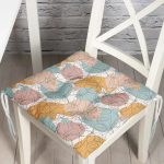 - P5375-Gorsel - Realhomes Mavi Ve Kahverengi Puantiye Zemin Üzerinde Karakalem Çizim Çiçek Motifli Pofuduk Sandalye Minderi Realhomes