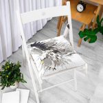 - P5429-Gorsel-1 - Realhomes  Beyaz Zemin Üzerinde Kartal JK Motifli Pofuduk Sandalye Minderi Realhomes