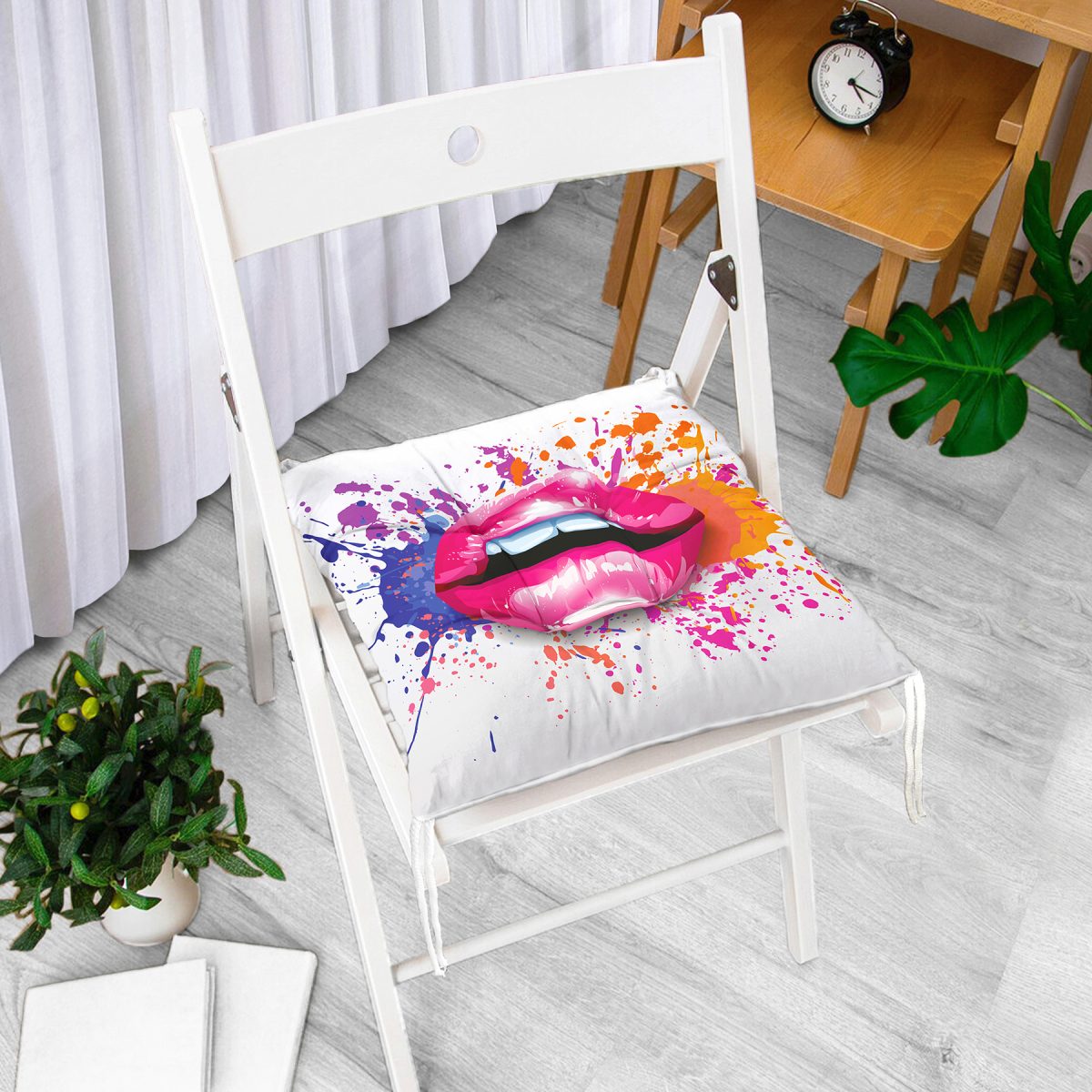 Sulu Boya Dudak Temalı Dekoratif Özel Tasarım Pofuduk Sandalye Minderi Realhomes