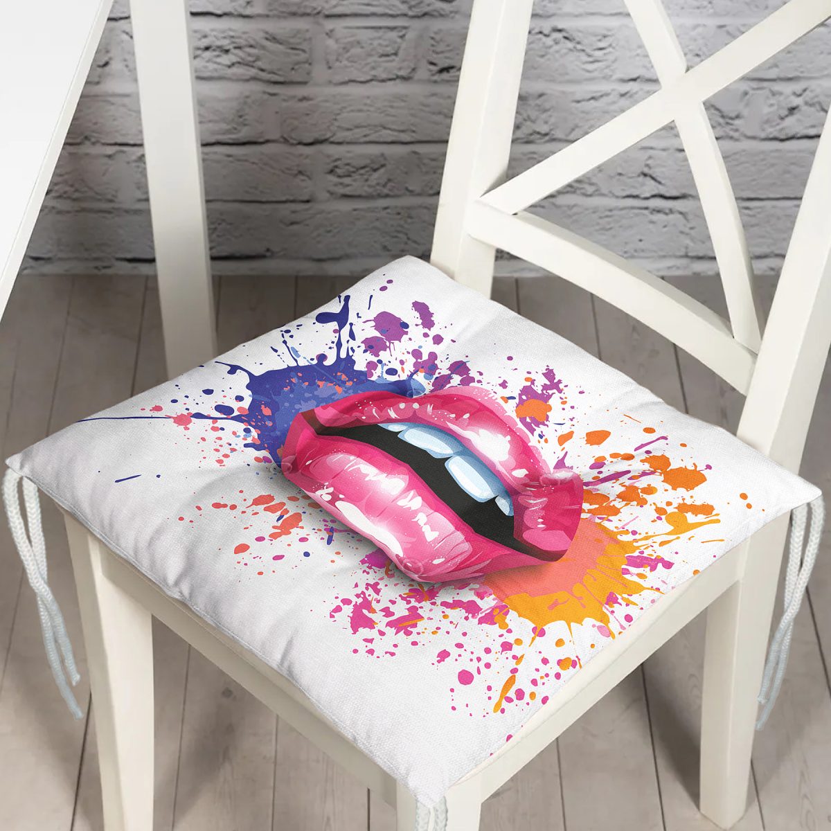 Sulu Boya Dudak Temalı Dekoratif Özel Tasarım Pofuduk Sandalye Minderi Realhomes
