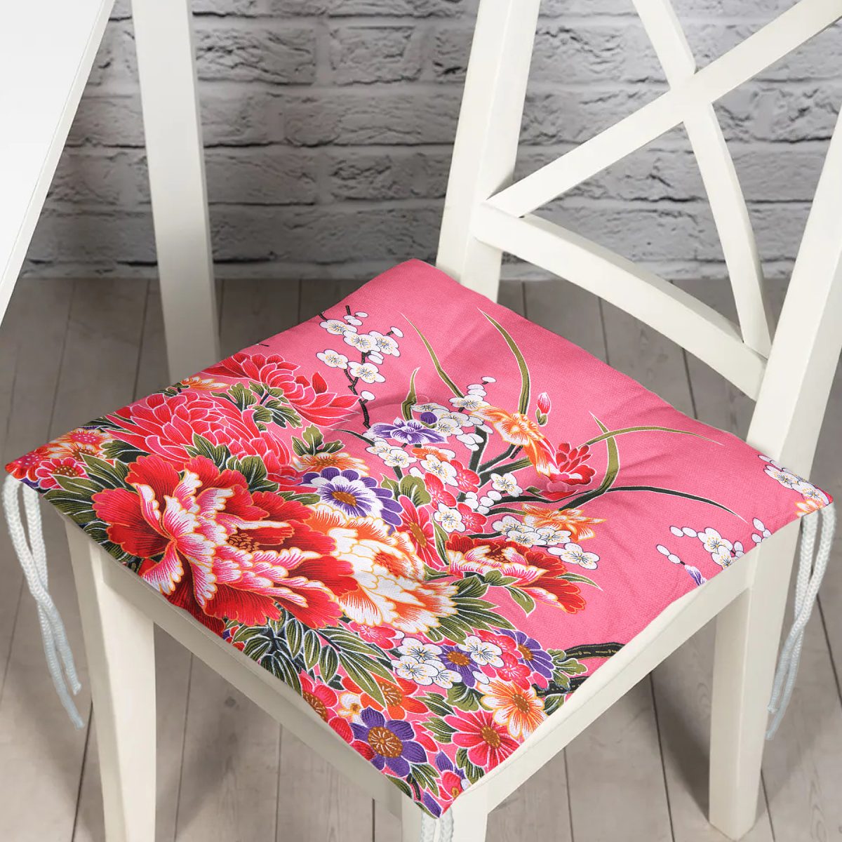 Pembe Zeminde Bahar Çiçekleri Desenli Modern Pofuduk Sandalye Minderi Realhomes