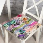 Renkli Zeminde Geometrik Yaprak Desenli Pofuduk Sandalye Minderi Realhomes