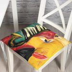 Müzik Temalı Soyut Kadın Motifli Pofuduk Sandalye Minderi Realhomes