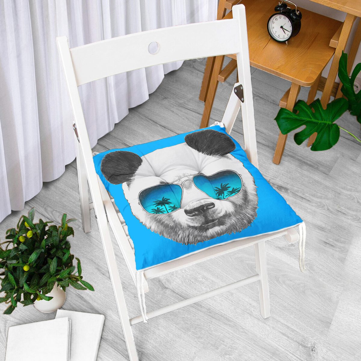 Mavi Zeminde Gözlüklü Cool Panda Motifli Dekoratif Pofuduk Sandalye Minderi Realhomes