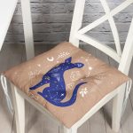 - P5748-Gorsel - Realhomes  Haki Zeminli Mavi Kedi Desenli Özel Tasarım Pofuduk Sandalye Minderi Realhomes