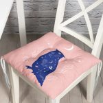 - P5749-Gorsel - Realhomes Bej Pembe Zeminde Mavi Baykuş Motifli Dekoratif Pofuduk Sandalye Minderi Realhomes