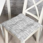 - P5763-Gorsel - Realhomes Siyah Beyaz Damalı Modern Pofuduk Sandalye Minderi Realhomes