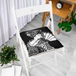 - P5805-Gorsel-1 - Realhomes  Siyah Zeminde Gri Japon Kız Motifli Dekoratif Pofuduk Sandalye Minderi Realhomes