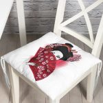 - P5814-Gorsel - Realhomes  Kırmızı Yelpazeli Şaman Japon Kadın Dijital Baskılı Pofuduk Sandalye Minderi Realhomes