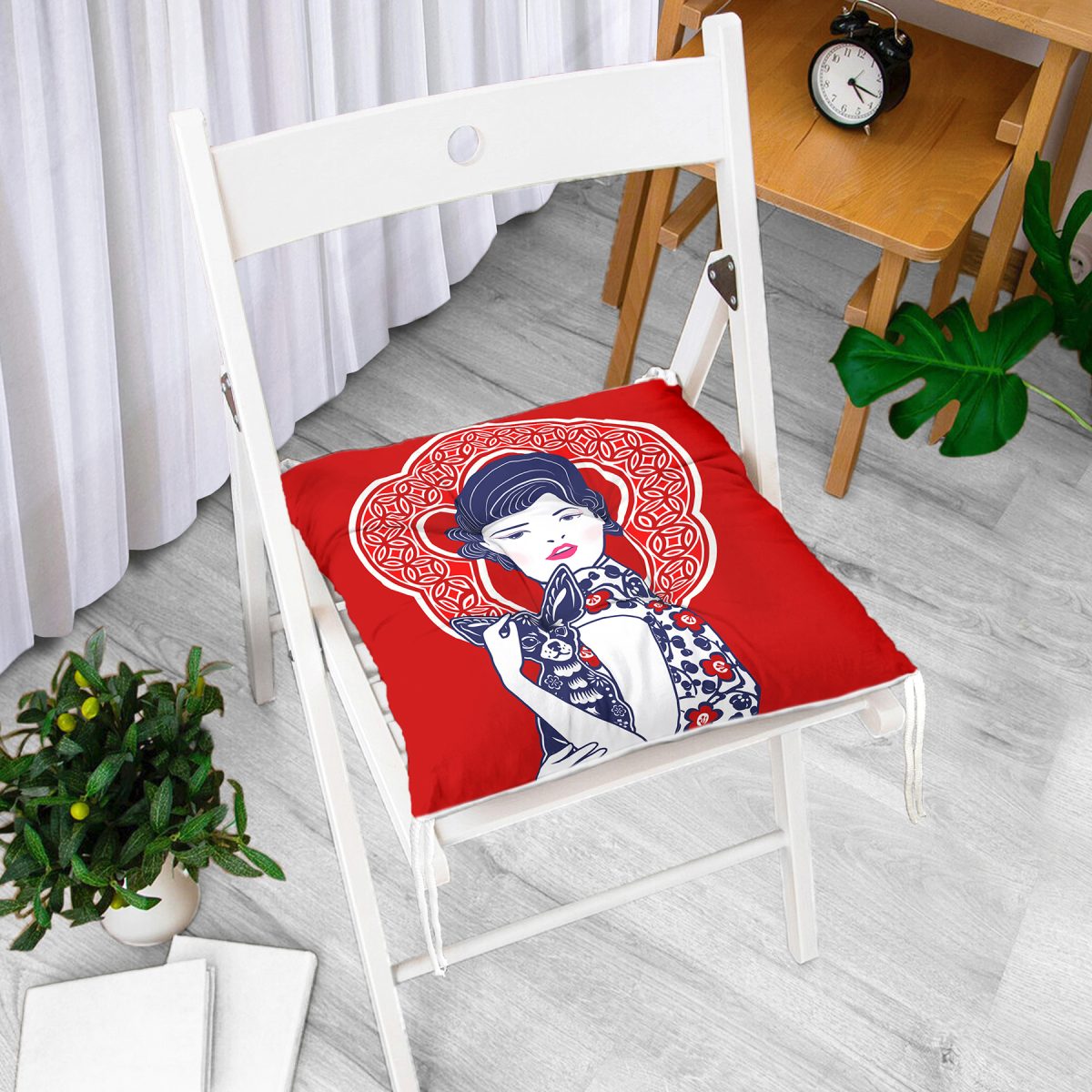 Kırmızı Zeminli Köpek Tutan Hanım Desenli Modern Pofuduk Sandalye Minderi Realhomes