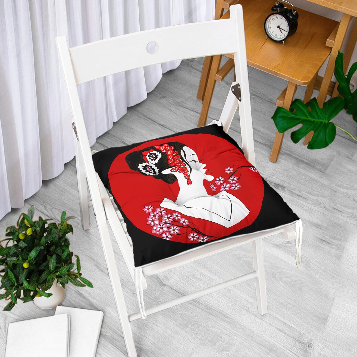 Siyah ve Kırmızı Zeminli Japon Kız Modern Pofuduk Sandalye Minderi Realhomes