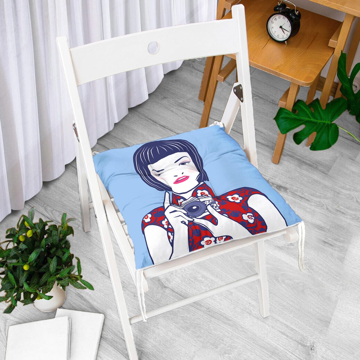 Fotoğraf Çeken Japon Kız Motifli Pofuduk Sandalye Minderi Realhomes
