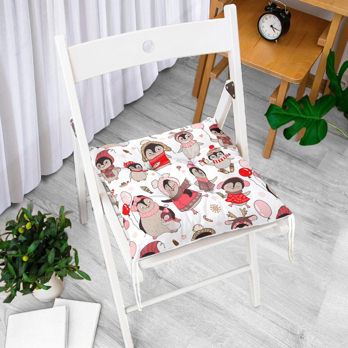 Realhomes Sevimli Penguen ve Yavruları Özel Tasarım Dijital Baskılı Modern Pofuduk Sandalye Minderi Realhomes