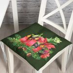 - Pofi-10144-Gorsel - Realhomes Yeşil Zemin Çam Yapraklı Mum Tasarımlı Dijital Baskılı Modern Pofuduk Sandalye Minderi Realhomes