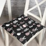 - Pofi-10233-Gorsel - Realhomes  Siyah Zemin Vazo Desenli Dijital Baskılı Modern Pofuduk Sandalye Minderi Realhomes