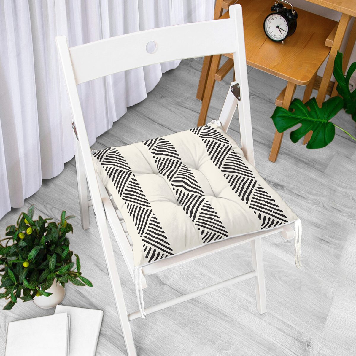 İskandinav Desenli Etnik Tasarımlı Dijital Baskılı Modern Pofuduk Sandalye Minderi Realhomes