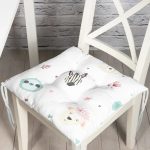 - Web - Realhomes  Beyaz Zeminde Sevimli Hayvanlar Dijital Baskılı Özel Tasarım Modern Pofuduk Sandalye Minderi Realhomes