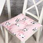 - Pofi-1218-Gorsel - Realhomes  Pembe Zeminde Sevimli Panda Tasarımlı Dijital Baskılı Özel Tasarım Modern Pofuduk Sandalye Minderi Realhomes