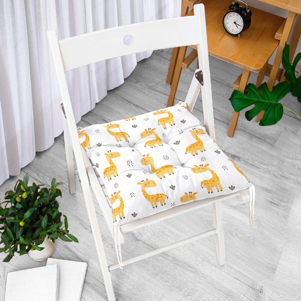 Sevimli Zürafa Tasarımlı Dijital Baskılı Özel Tasarım Modern Pofuduk Sandalye Minderi Realhomes