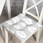 - Print - Realhomes Puanlı Zeminde Gülümseyen Bulut Motifli Dijital Baskılı Özel Tasarım Modern Pofuduk Sandalye Minderi Realhomes