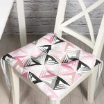 - Pofi-2050-Gorsel - Realhomes  Renkli Üçgen Motifler Dijital Baskılı Pofuduk Sandalye Minderi Realhomes