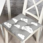 - Pofi-2140-Gorsel - Realhomes  Gri Zeminli Bulut Motifli Dijital Baskılı Modern Pofuduk Sandalye Minderi Realhomes