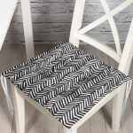 - Pofi-2233-Gorsel - Realhomes  Siyah Beyaz Çizgili Dijital Baskılı Modern Pofuduk Sandalye Minderi Realhomes