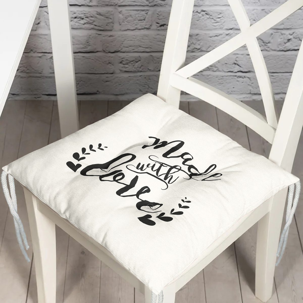 Made With Love Yazı Desenli Modern Pofuduk Sandalye Minderi Realhomes