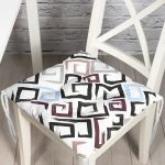 - Pofi-2391-Gorsel - Realhomes Siyah Turkuaz Labirent Çizimli Modern Dijital Baskılı Pofuduk Sandalye Minderi Realhomes