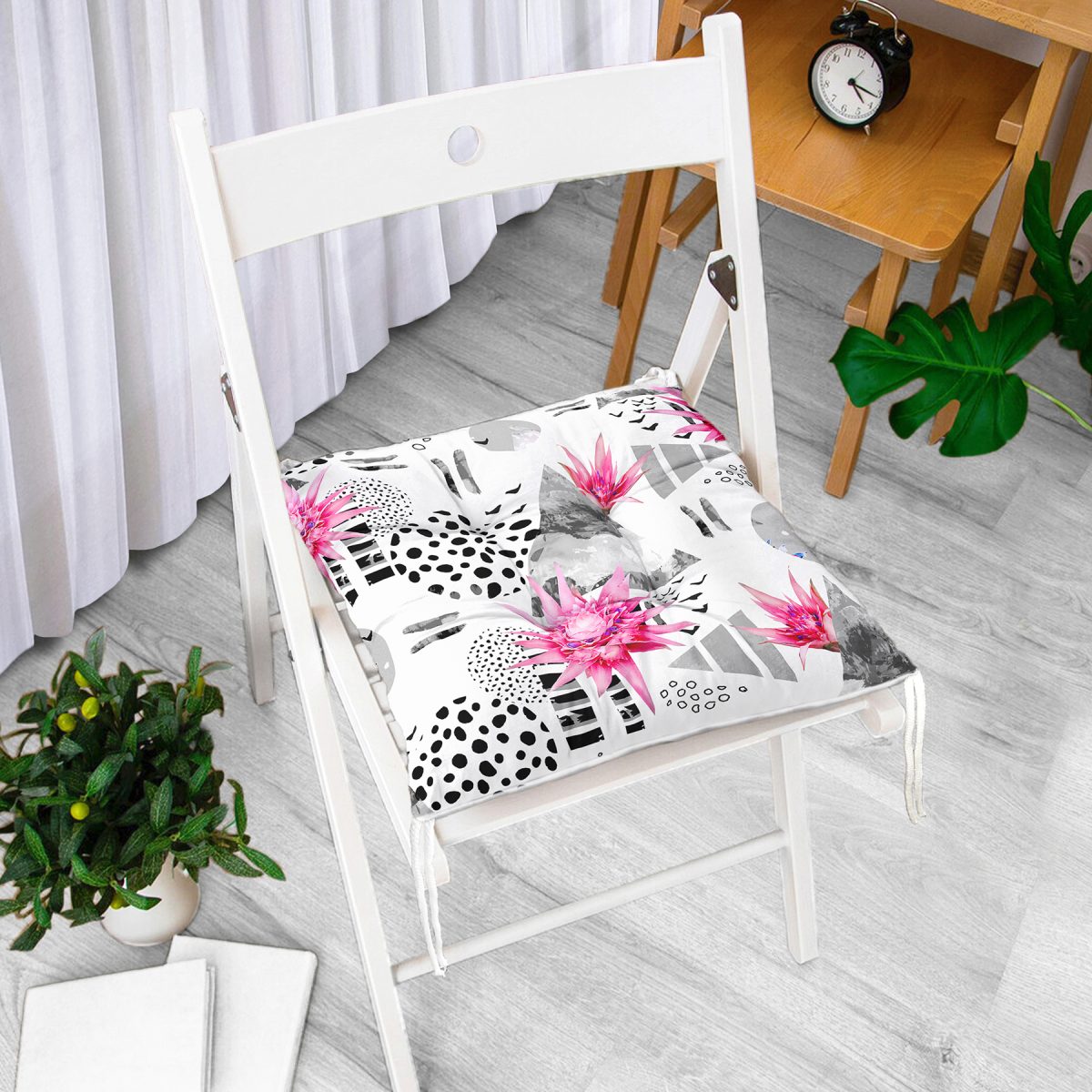 Bal Peteği Temalı Nilüfer Çiçeği Motifli Modern Pofuduk Sandalye Minderi Realhomes
