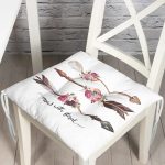 - Pofi-2485-Gorsel - Realhomes  Kahverengi Ok Çizimli Çiçek Desenli Modern Pofuduk Sandalye Minderi Realhomes