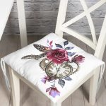 - Pofi-2502-Gorsel - Realhomes Cep Saati Motifli Kuş Tüyü Desenli Modern Pofuduk Sandalye Minderi Realhomes