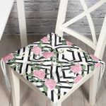 - Pofi-2534-Gorsel - Realhomes Kare Temalı Gül Çizimli Modern Pofuduk Sandalye Minderi Realhomes