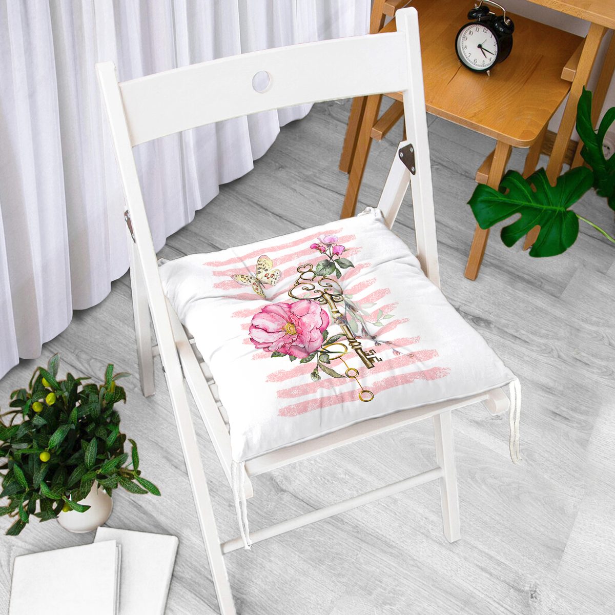 Anahtar Motifli Çiçek Desenli Çizgili Pofuduk Sandalye Minderi Realhomes