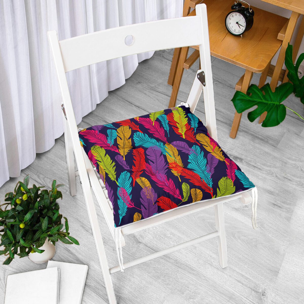 Lacivert Zeminde Renkli Tüyler Özel Tasarımlı Pofuduk Sandalye Minderi Realhomes