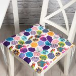 - Pofi-3495-Gorsel - Realhomes Renkli Mozaik Desenli Modern Dijital Baskılı Pofuduk Sandalye Minderi Realhomes