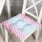 - Pofi-3514-Gorsel - Realhomes Renkli Zikzak Desenli Özel Tasarım Dijital Baskılı Modern Pofuduk Sandalye Minderi Realhomes